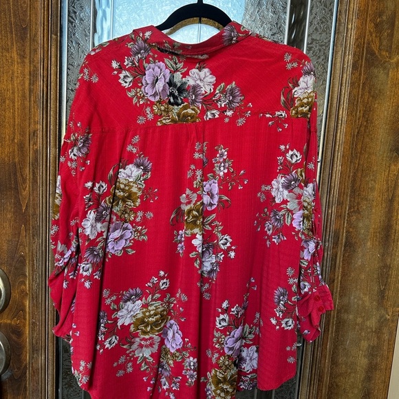 Torrid Red Floral Button Down Shirt - Picture 7 of 11